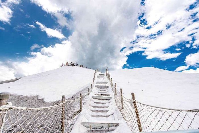 Trải nghiệm du lịch tuyệt vời tại Đài Nam, Đài Loan với Qigu Salt Mountain.