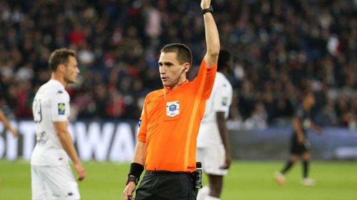 Bastien Dechepy là trọng tài điều hành tại giải Ligue 1