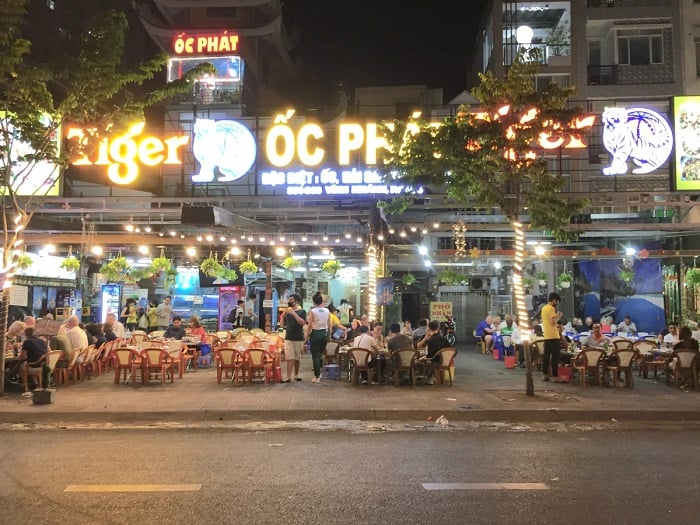 Phố ẩm thực Vĩnh Khánh