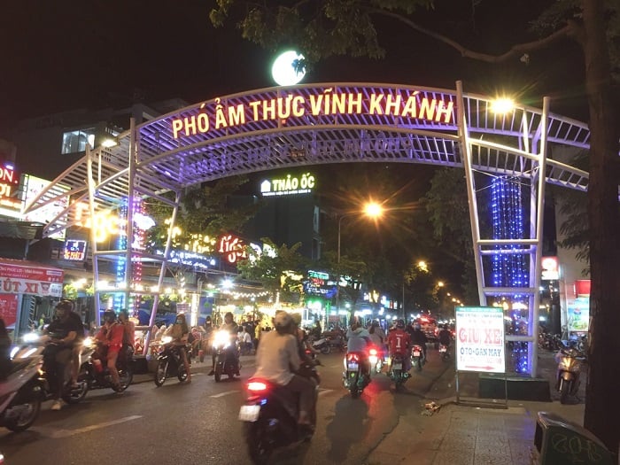 Phố ẩm thực Vĩnh Khánh