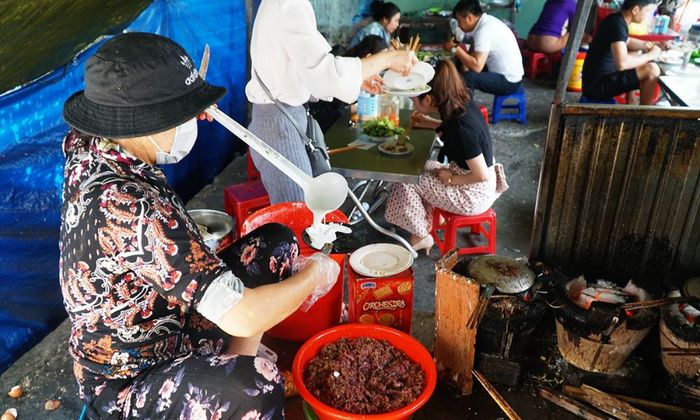 Ghé thăm quán Bánh xèo bà Tám cực nổi tiếng tại Pleiku 5