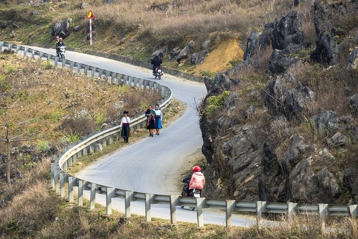 Sắc màu rực rỡ từ làng dệt thổ cẩm Lùng Tám Hà Giang 3