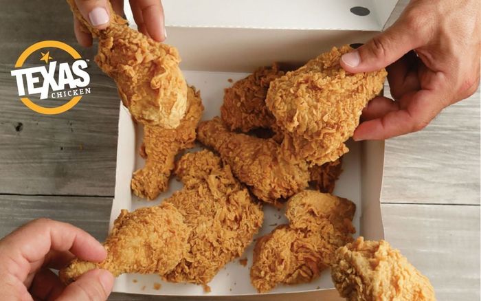 Texas Chicken là địa chỉ không thể bỏ qua khi tìm gà rán chất lượng tại Nha Trang. Đây là thương hiệu gà rán nổi tiếng từ Mỹ, được đông đảo khách hàng Việt yêu thích. Gà rán tại đây luôn sử dụng nguyên liệu tươi ngon và gia vị đặc trưng từ Mỹ, mang đến hương vị đặc biệt cho thực khách.