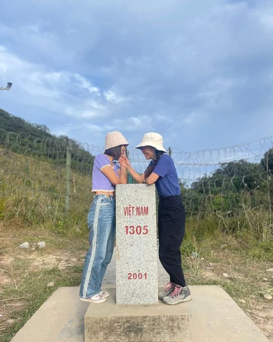 Cột mốc 1305