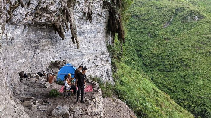 Tận dụng kinh nghiệm cắm trại trên vách đá trắng Hà Giang vào buổi tối 4