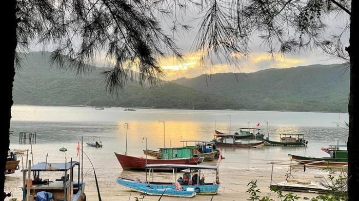 Khám phá Đảo Minh Châu, tận hưởng sắc thu lãng mạn của vùng biển Vân Đồn, để mình trôi theo nhịp sống êm đềm của mùa thu