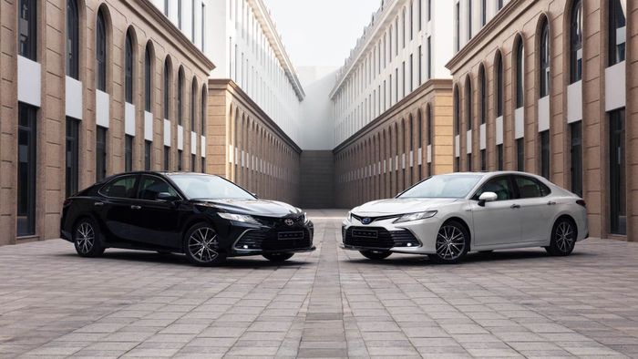 Toyota Camry 2022 chốt giá từ 1,05 tỷ đồng