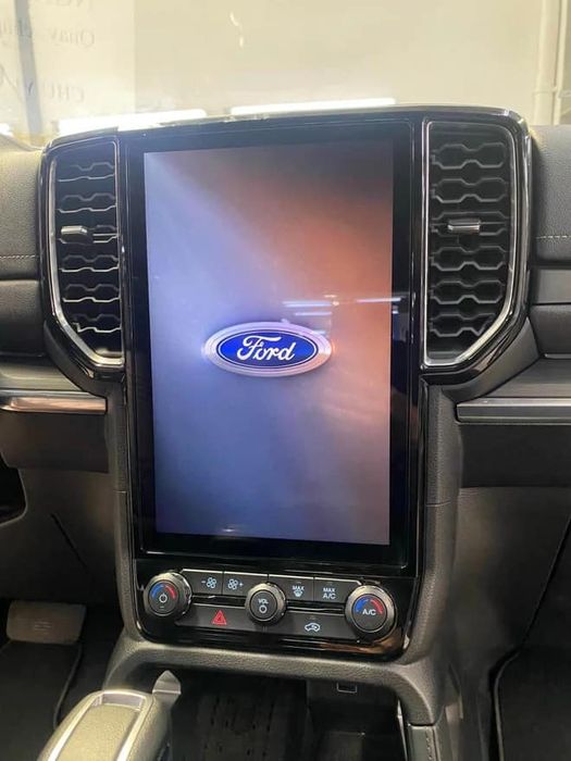 Ford Everest 2023 đã bắt đầu nhận đặt cọc tại Việt Nam, với mức giá dự kiến từ hơn 1 tỷ đồng. Xe đã xuất hiện tại các đại lý và sẽ ra mắt vào đầu tháng 7. ford-ev-2.jpg