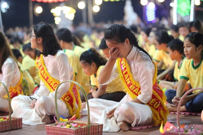 Vu Lan là một dịp đặc biệt trong năm, mang theo những giá trị tinh thần sâu sắc. Đây là thời gian để chúng ta tưởng nhớ công ơn cha mẹ và thể hiện lòng hiếu thảo.