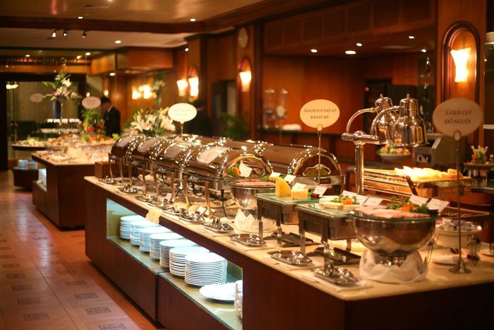 Trải nghiệm bữa tiệc buffet đặc sắc tại nhà hàng Four Seasons 3