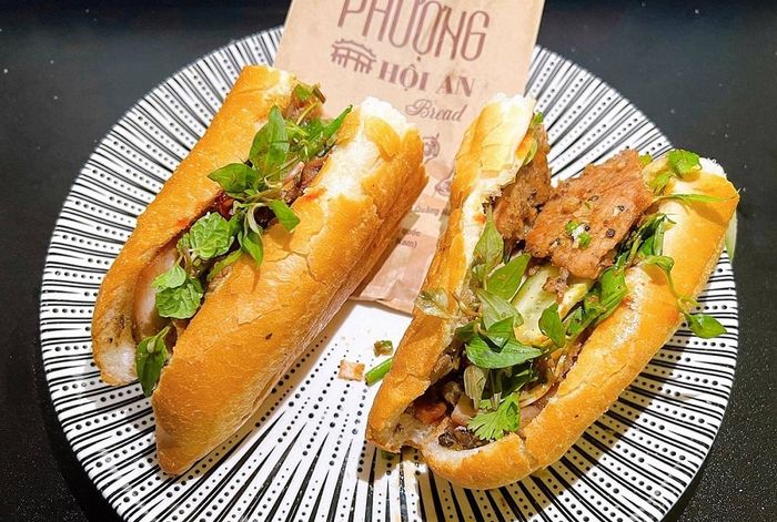 Thưởng thức ẩm thực phố Hội An