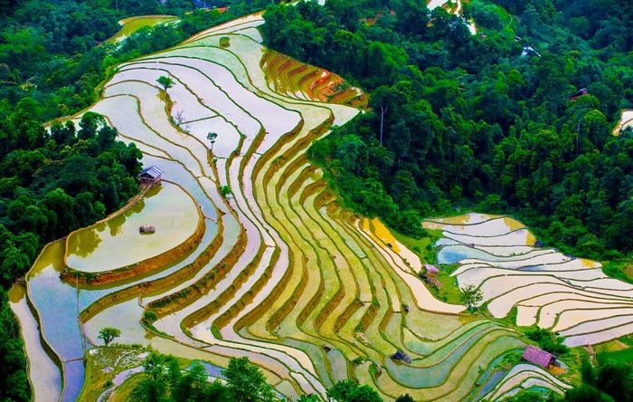 Hành trình 3 ngày 2 đêm tại Hà Giang: Chiêu Lầu Thi - Leo núi 9 tầng mây