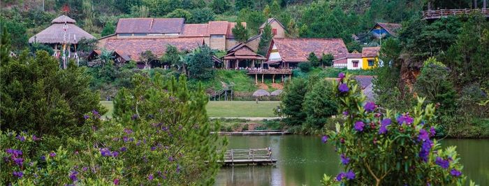 Cù Lần Village