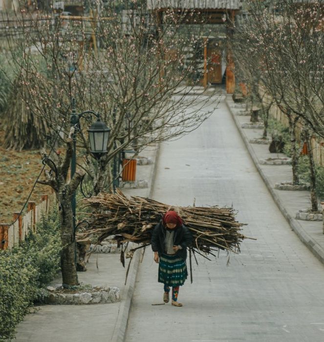 Làng văn hóa dân tộc Mông, với nét kiến trúc đặc trưng trên vùng cao nguyên đá