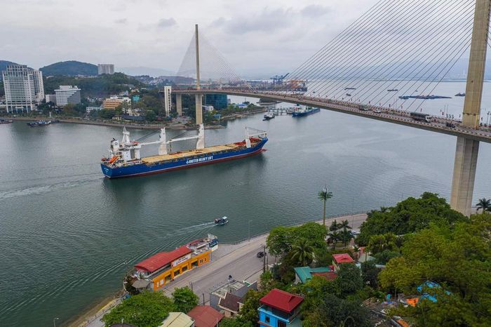 Nhà hàng Khải Hương – 'Bán đảo' hải sản nhỏ xinh với tầm nhìn trải rộng toàn cảnh Vịnh Cửa Lục