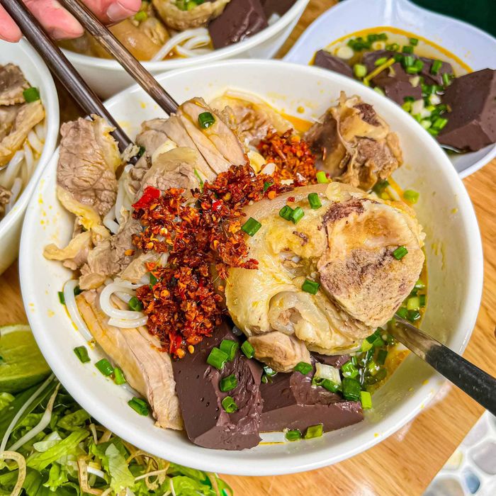 Bí mật của hương vị bất hủ: Bún bò Nha Trang