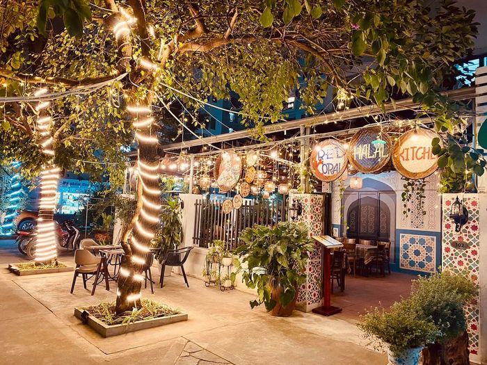 Không gian ẩm thực Trung Đông độc đáo tại RedCoral Halong Halal Restaurant - Hạ Long
