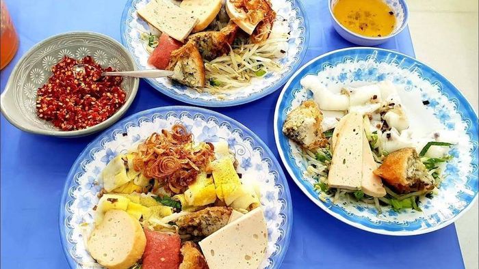 Bánh cuốn phố cổ Đồng Văn – Một món ngon không thể bỏ qua khi đến Hà Giang vào bất kỳ mùa nào.