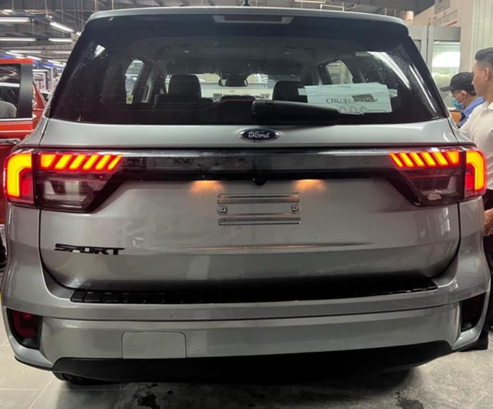 Ford Everest 2023 đang nhận đặt cọc tại Việt Nam, với giá dự kiến từ hơn 1 tỷ đồng. Xe dự kiến sẽ xuất hiện tại các đại lý và được ra mắt vào đầu tháng 7. ford-ev-6.jpg