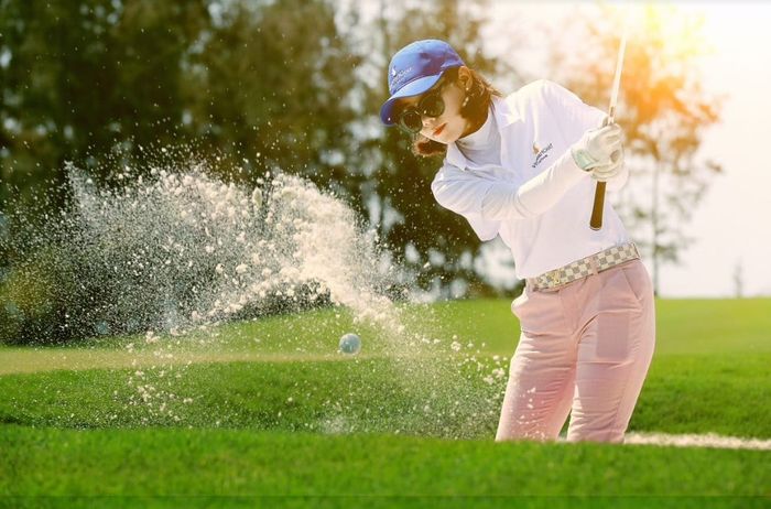 Tư thế đứng đánh golf chuẩn