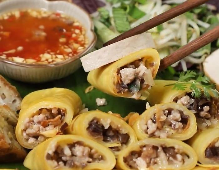 Bánh cuốn trứng Lạng Sơn 