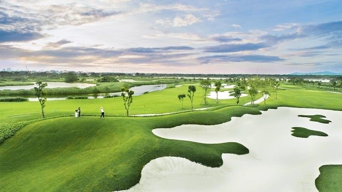 Sân golf có bao nhiêu lỗ?