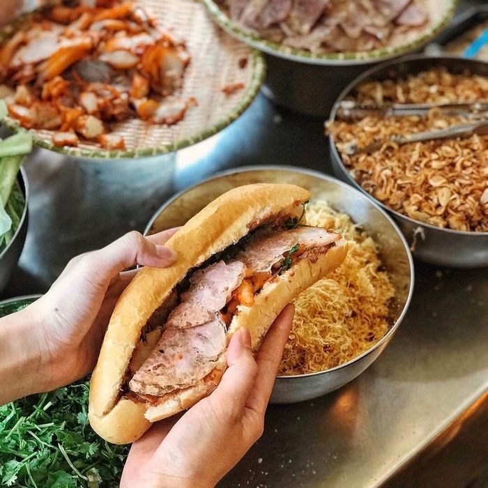 Bánh mì phong cách Hà Nội