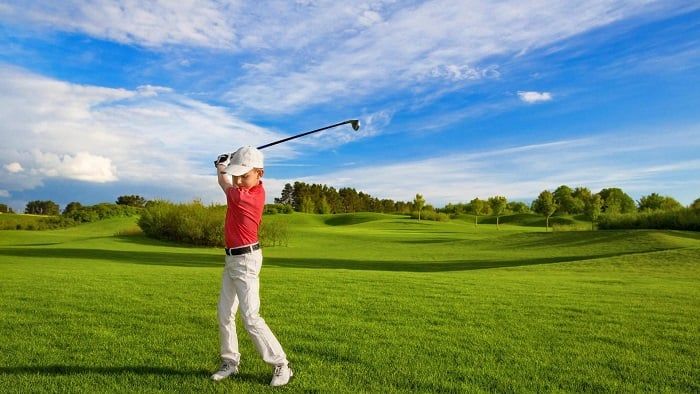 Khóa học đánh golf theo nhóm: phù hợp cho các gia đình hoặc nhóm bạn cùng có đam mê chơi golf.