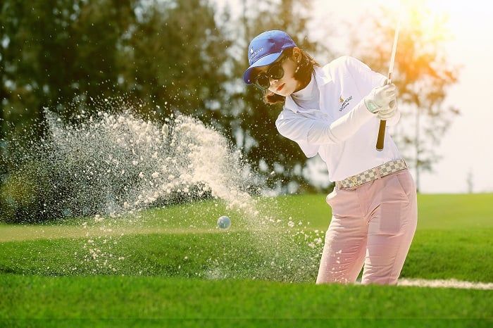 Sân golf thường có bao nhiêu lỗ?