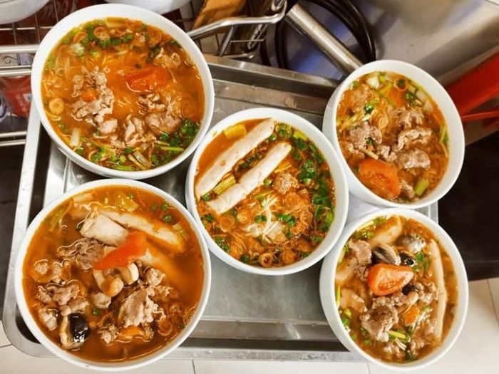 Top 10 quán bún riêu ngon Hà Nội được các tín đồ ẩm thực khuyên đi 11