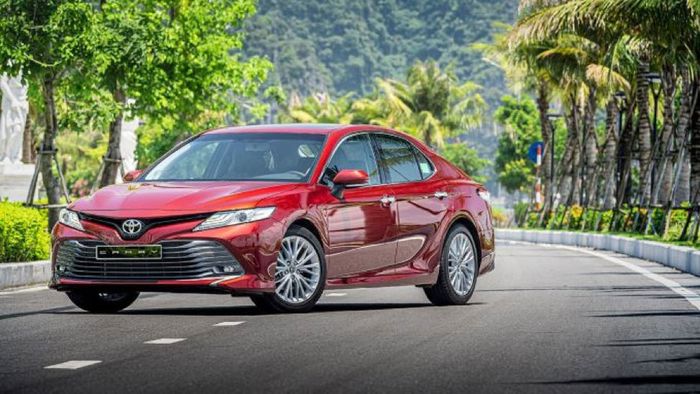 Người thành công chọn phong cách sống ra sao? toyota-camry-01.jpg