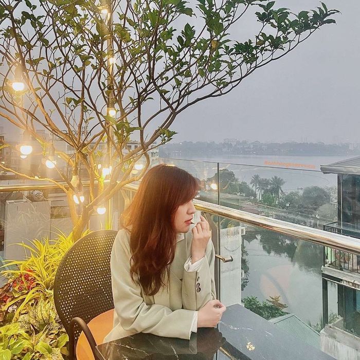 Thưởng thức hoàng hôn trên toàn Hồ Tây tại Laguna Rooftop Hanoi 9