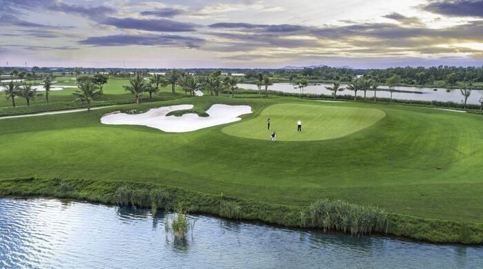 Tập golf trong nhà