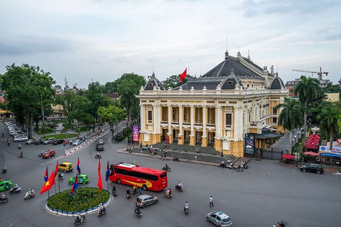 Thăm Nhà hát Lớn Hà Nội, ngắm nhìn di sản kiến trúc nghệ thuật Pháp