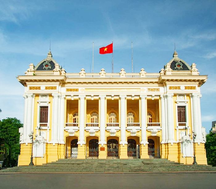 Khám phá Nhà hát Lớn Hà Nội, ngắm nhìn di sản kiến trúc nghệ thuật Pháp một cách sâu sắc