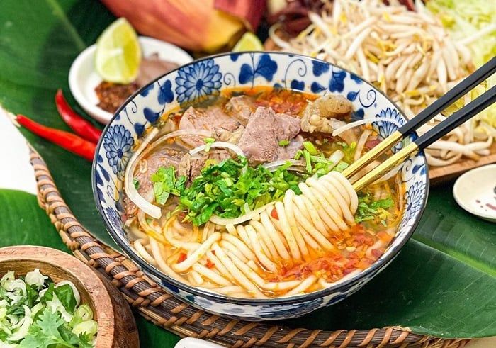 Bún bò Huế ngon tại Sài Gòn - quán Út Hưng