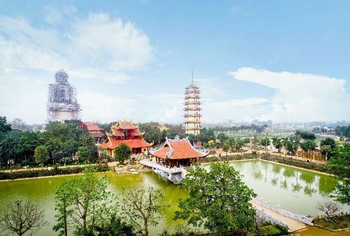 Chùa Trăm Gian Quảng Nghiêm, điểm du lịch tâm linh đặc biệt giữa lòng thủ đô