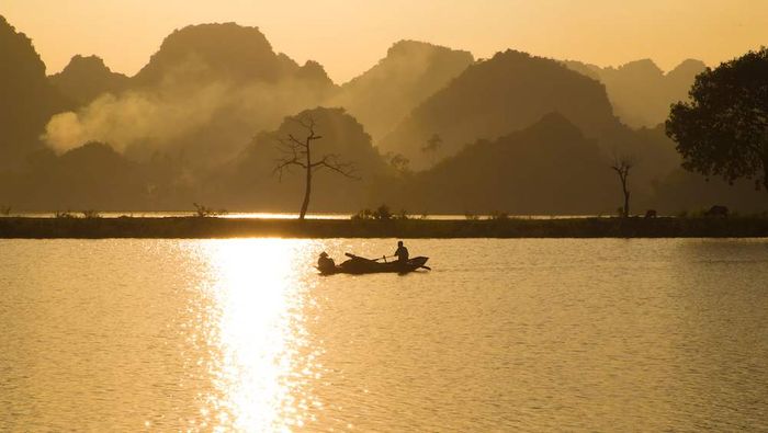 Hồ Quan Sơn - Nét hùng vĩ của nước non