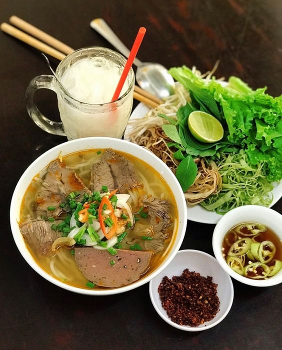 bát bún bò Huế ngon ở Sài Gòn