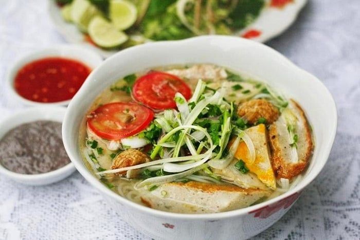 Thưởng thức đồ ăn vặt tại Nha Trang