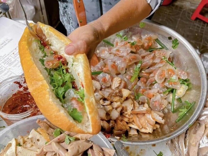 Bánh mì bột lọc Đà Nẵng - Trải nghiệm ẩm thực độc đáo tại quán Cô Hoa