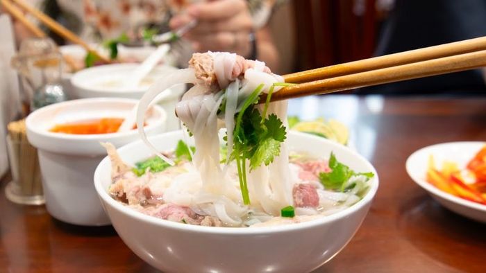 Phở 10 Lý Quốc Sư, tinh hoa ẩm thực truyền thống Việt 6
