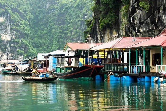 Khám phá Làng chài Hạ Long