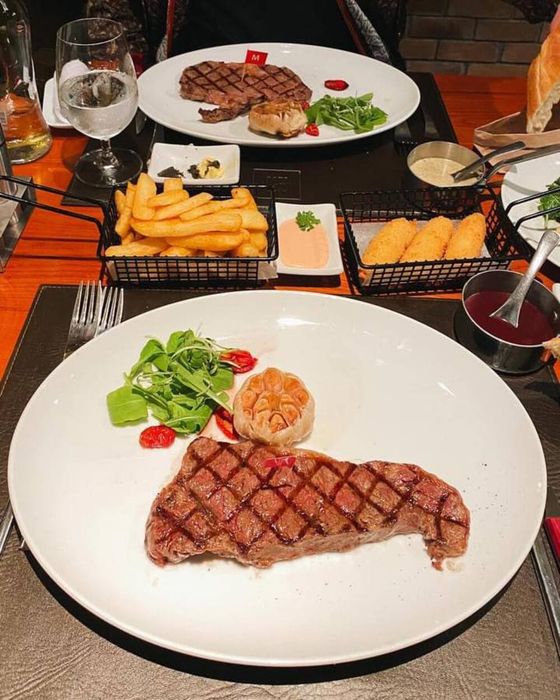 Rico South American Steakhouse - Trải nghiệm phong cách châu Âu hiện đại tại trung tâm Hà Nội.