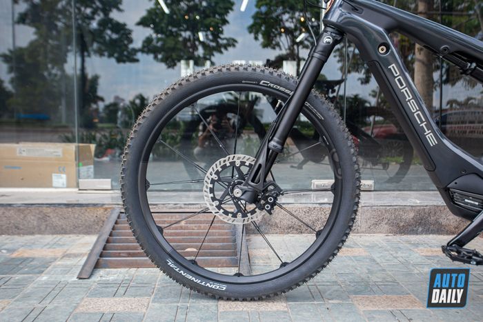 Bất ngờ trước chiếc xe đạp Porsche eBike Cross trị giá gần 300 triệu tại Việt Nam porsche-ebike-cross-Mytour-9.JPG