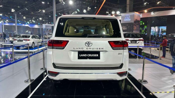 Toyota Land Cruiser 300 ra mắt tại Ấn Độ với động cơ diesel V6 toyota-land-cruiser-lc300-2023-auto-expo-696x392.jpg