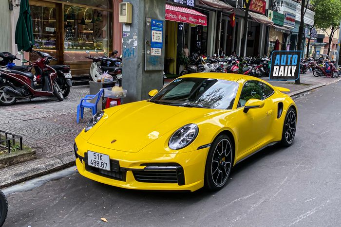 Chiêm ngưỡng chiếc Porsche 911 Turbo S màu vàng độc nhất Việt Nam của đại gia Sài Gòn