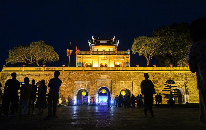 Tour đêm khám phá Hoàng Thành Thăng Long Hà Nội - Truy tìm về nguồn gốc lịch sử