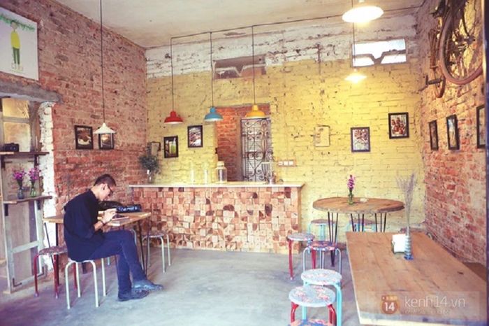 Area 21 Cafe tọa lạc trong khu tổ hợp độc đáo tại Hải Phòng