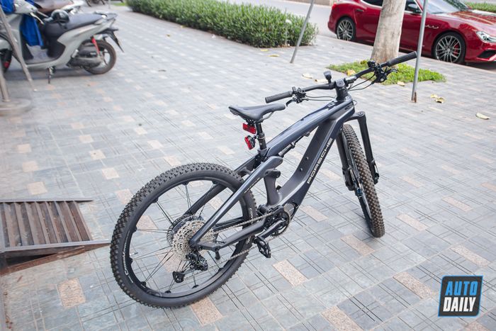 Bất ngờ trước chiếc xe đạp Porsche eBike Cross trị giá gần 300 triệu tại Việt Nam porsche-ebike-cross-Mytour-7.JPG